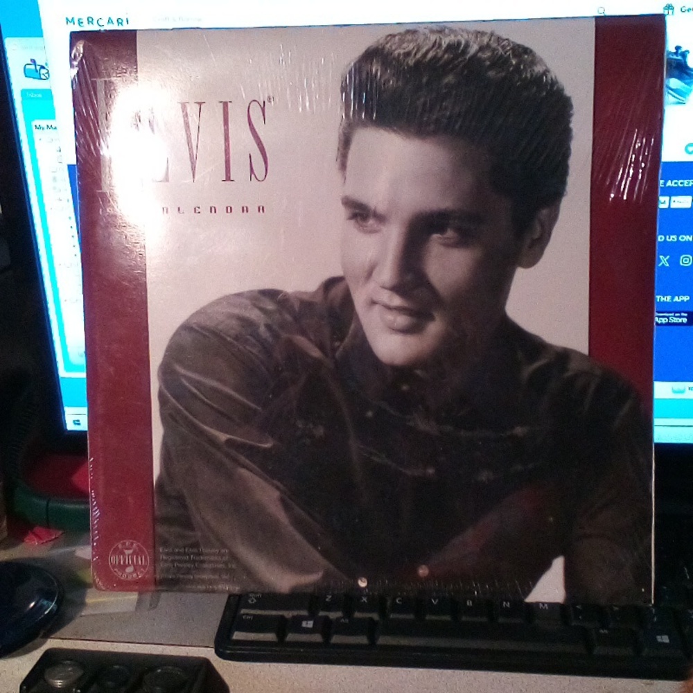 NEW - ELVIS 1998 CALENDAR